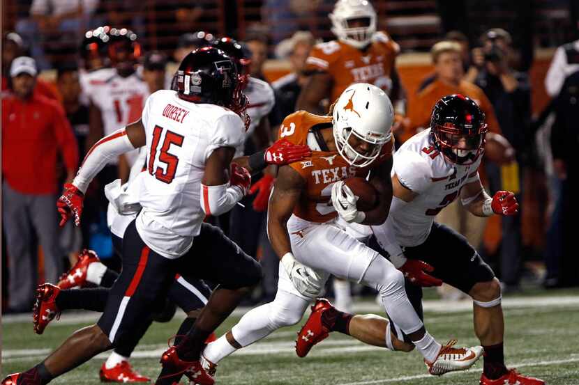 Texas receiver Armanti Foreman (3) runs for a touchdown after a catch during the first half...