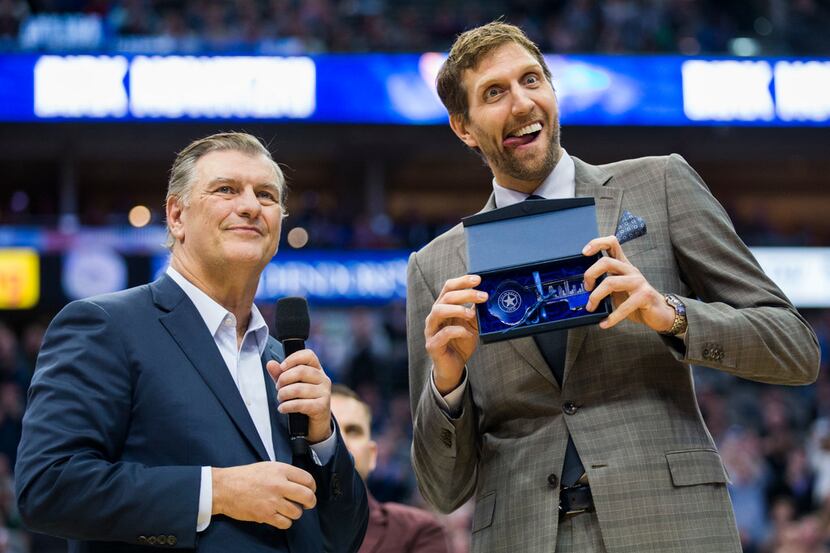 Dallas Mavericks forward Dirk Nowitzki (41) makes a face as he poses with the key to the...