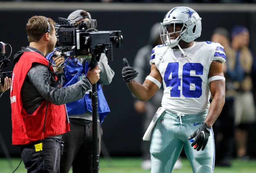 Dallas Cowboys running back Alfred Morris (46) gives a thumbs up to a camera crew before...