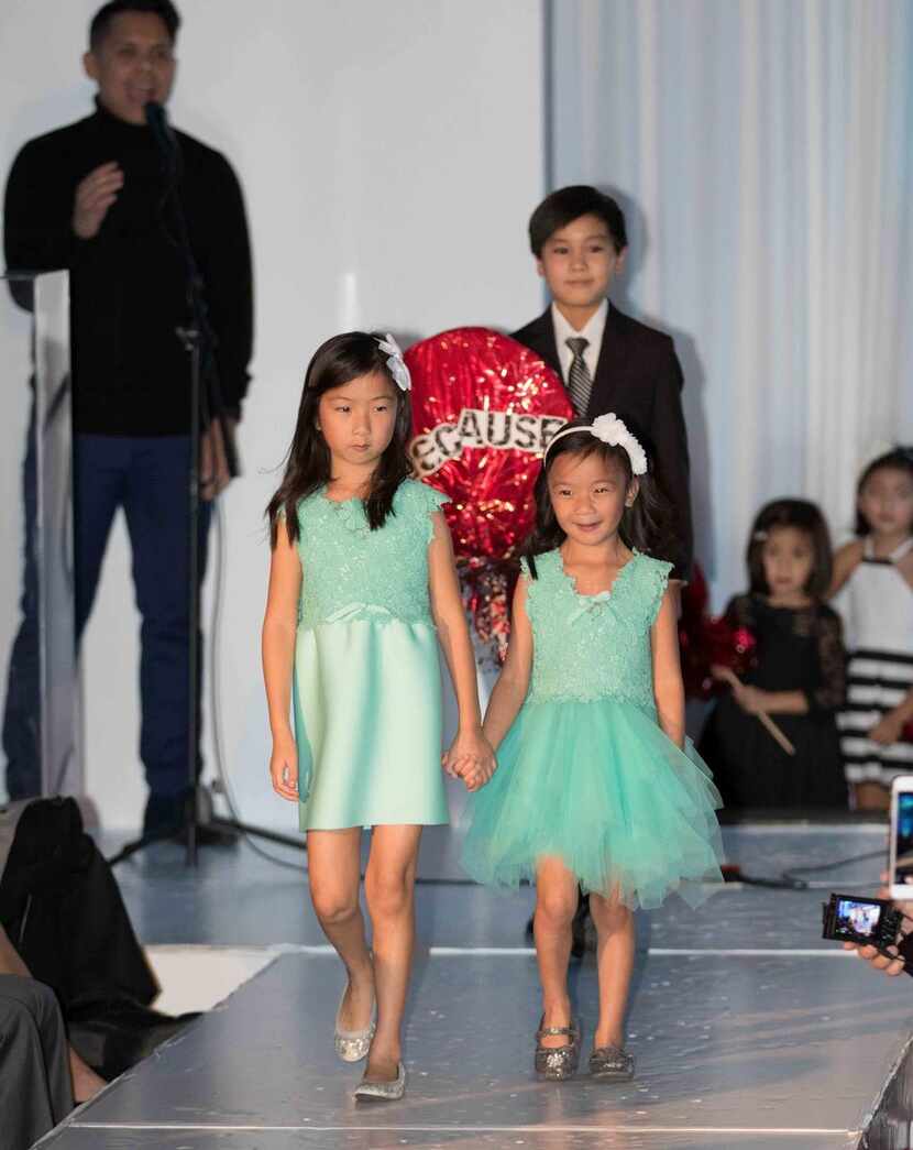 
The event opened with children walking the runway, accompanied by singer Larry g(EE).
