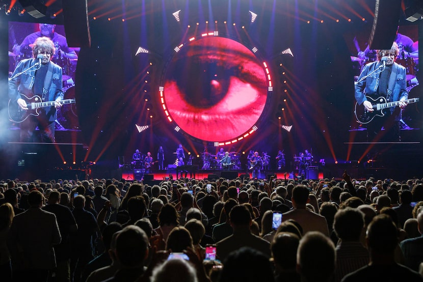 The round screen over the stage became a hypnotic visual portal at Jeff Lynne’s ELO show at...