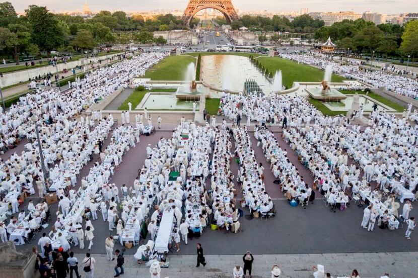Thousands came to the Diner en Blanc in Paris in 2013.