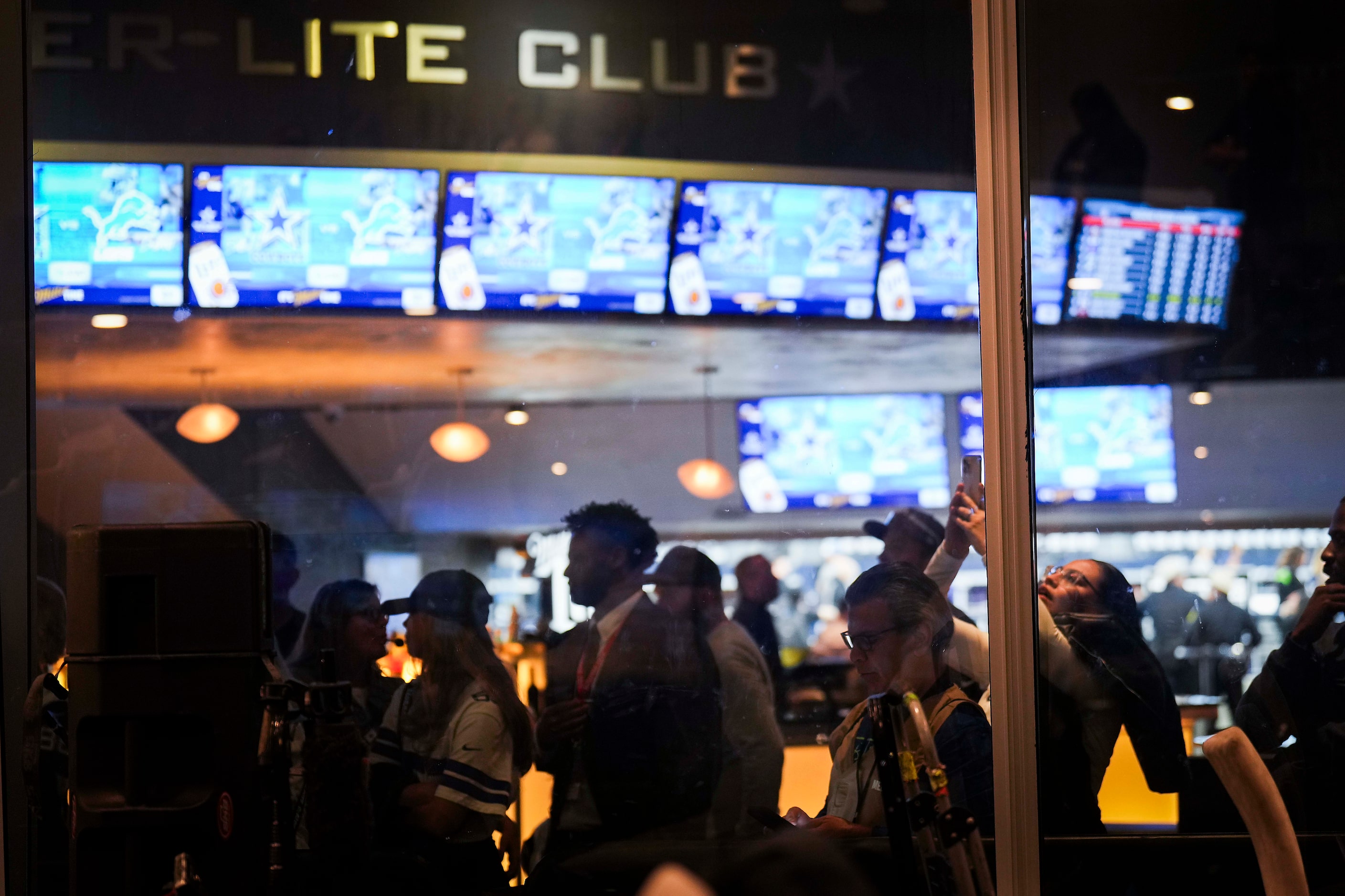 Fans try to catch a glimpse of former Dallas Cowboys coach Jimmy Johnson and Cowboys owner...