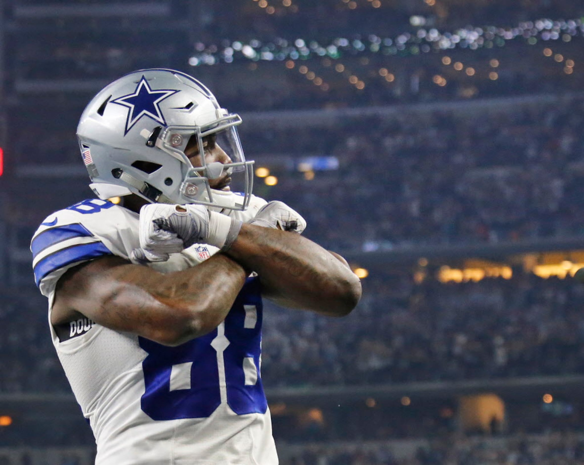 Cowboys' Ezekiel Elliott explains why he faked Salvation Army kettle jump  after game-winning TD vs. Texans