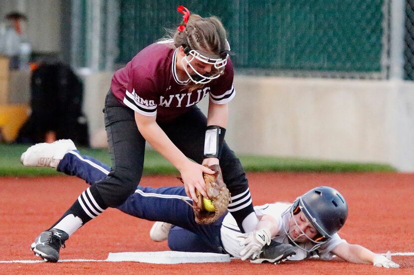 Wylie third baseman Averie Gunther tags out McKinney Boyd's Reagan Sommers (8) at third base...