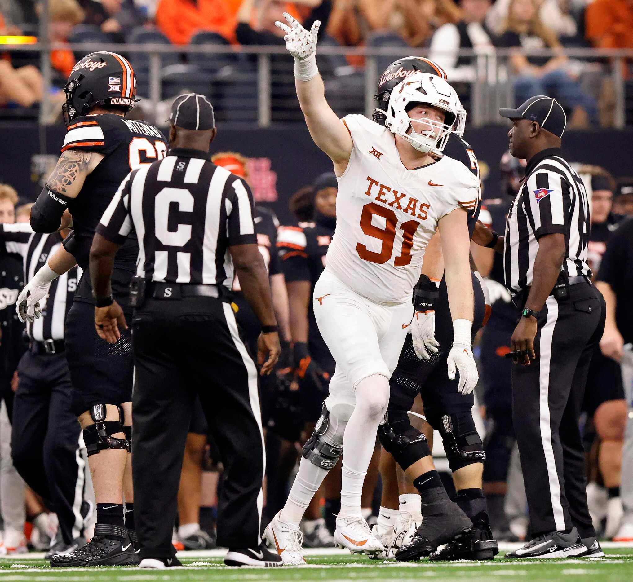 Texas Longhorns defensive end Ethan Burke (91) celebrates his fumble recovery against the...