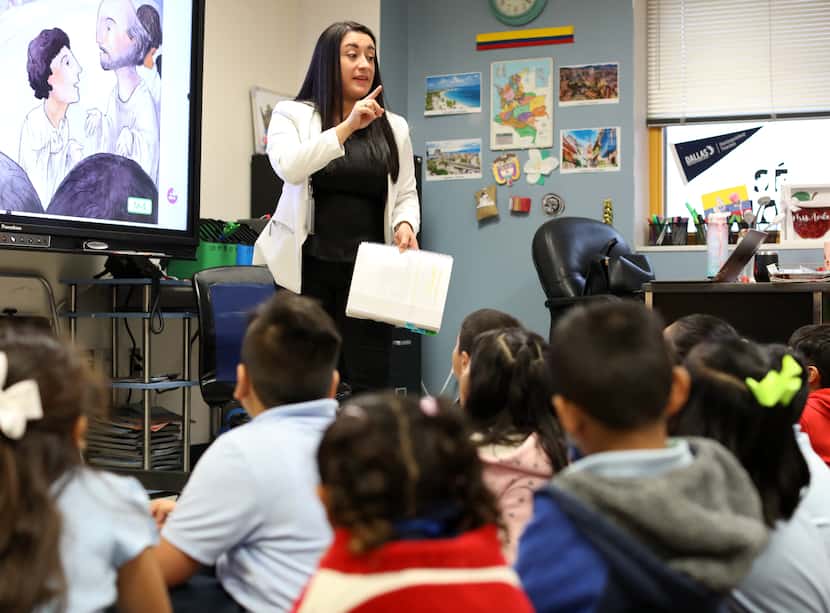 María Ávila enseña en la primaria Jack Lowe Sr. de Dallas.