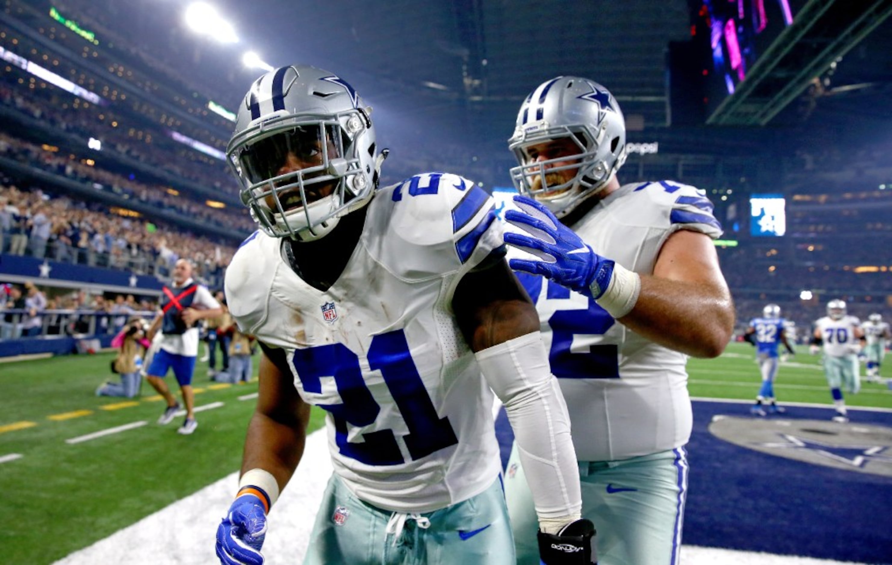 Ezekiel Elliott enjoys Pro Bowl time with O-line: They're married, have  families, so they can't 'do what Zeke does'