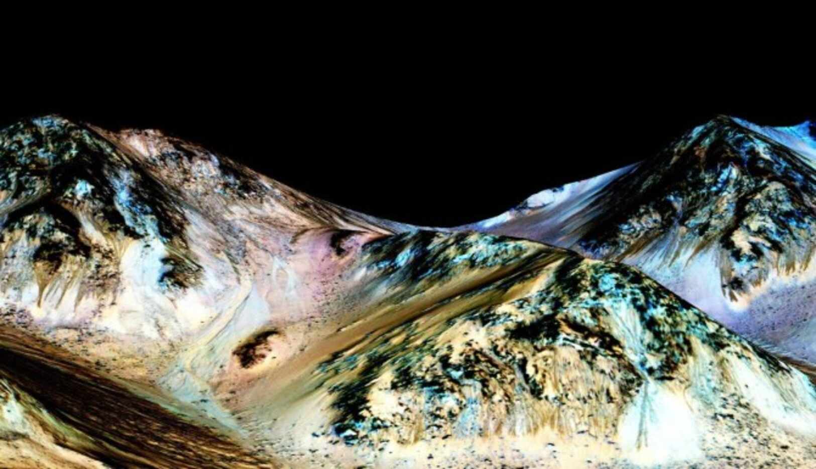Esta imagen de la NASA muestra canales oscuros y largos, que estarían formados por agua....