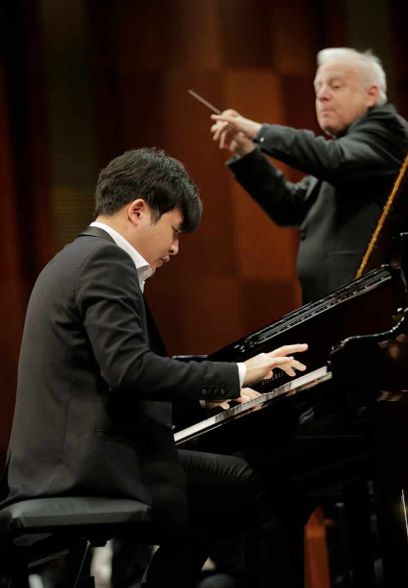 Pianist Yekwon Sunwoo's performance with conductor Leonard Slatkin and the Fort Worth...