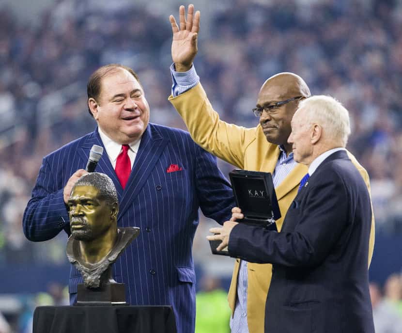 Former Dallas Cowboys defensive end/linebacker Charles Haley, center, is presented with an...