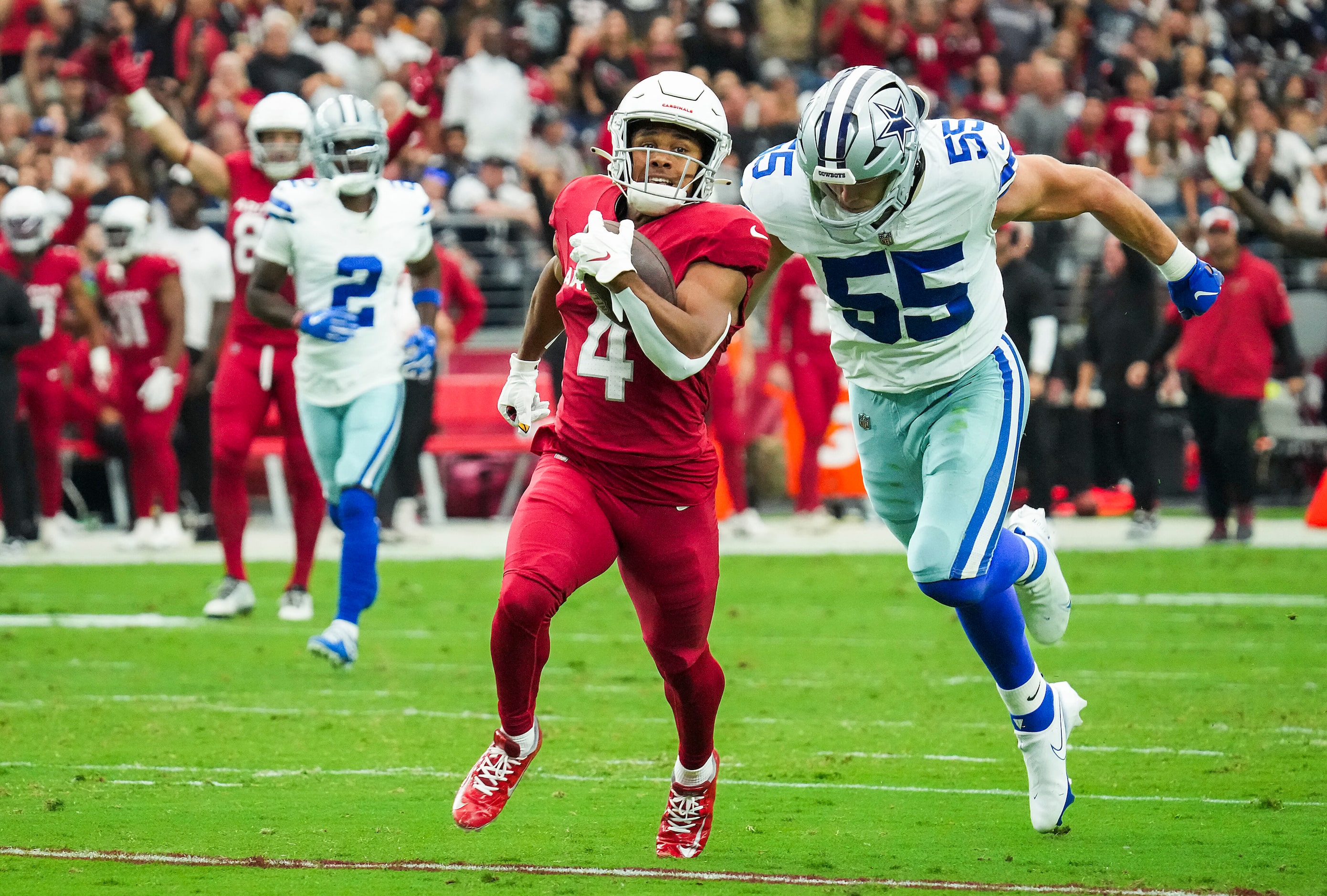 Arizona Cardinals wide receiver Rondale Moore (4) outruns Dallas Cowboys linebacker Leighton...