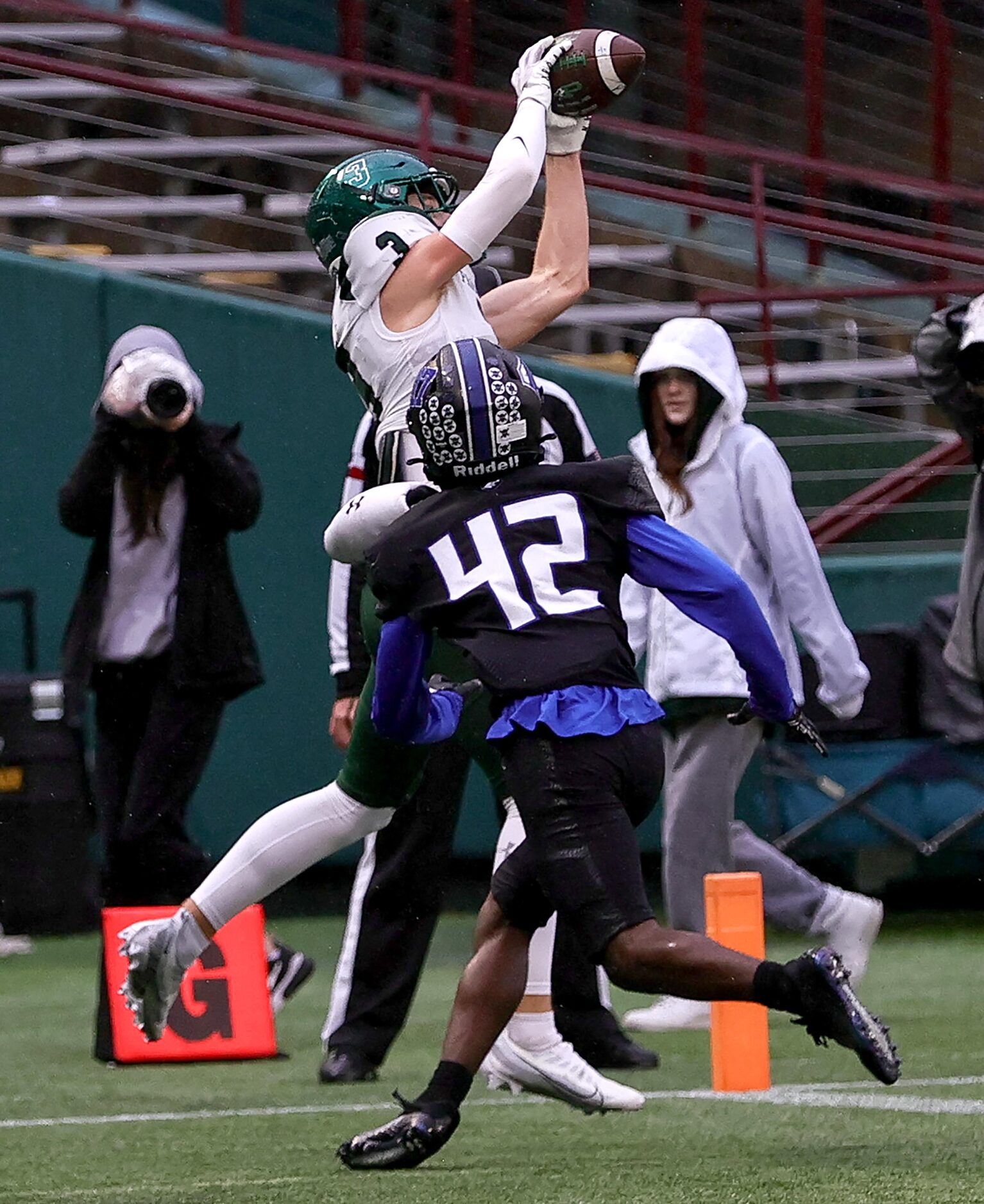 Prosper wide receiver Nate Tenbarge (3) comes up with a touchdown reception against North...