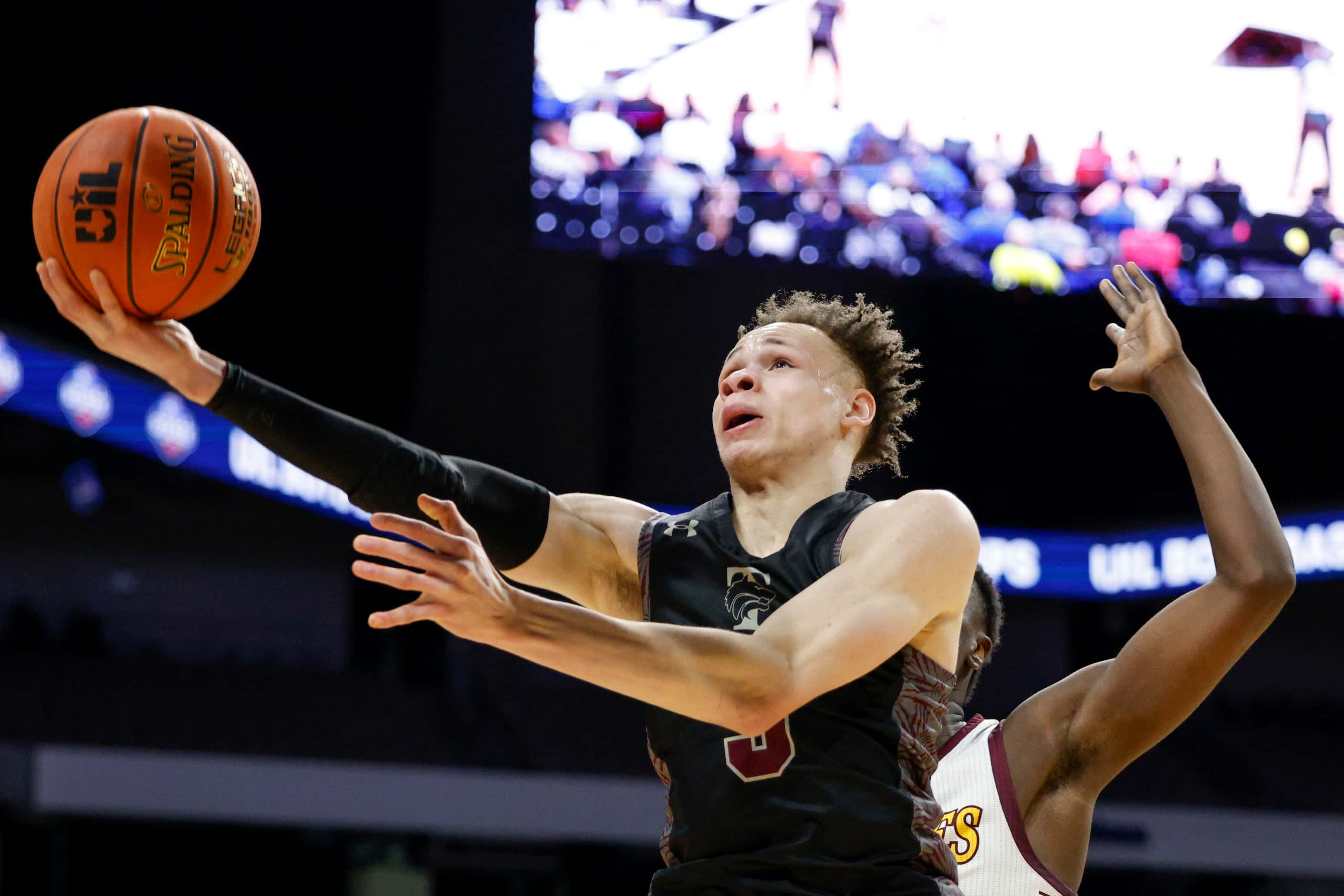 Mansfield Timberview guard Chendall Weaver (3) during the fourth quarter of the Class 5A...