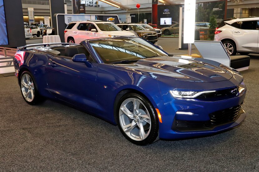 Un Camaro 2020 exhibiéndose en el Pittsburgh International Auto Show 2020, el 13 de febrero...