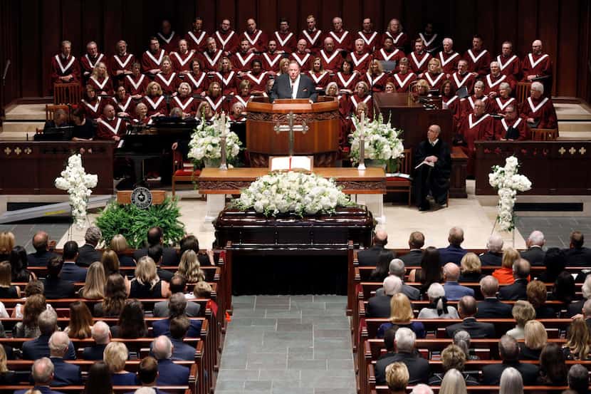 Alan White tells stories about his longtime friend T. Boone Pickens during his funeral...