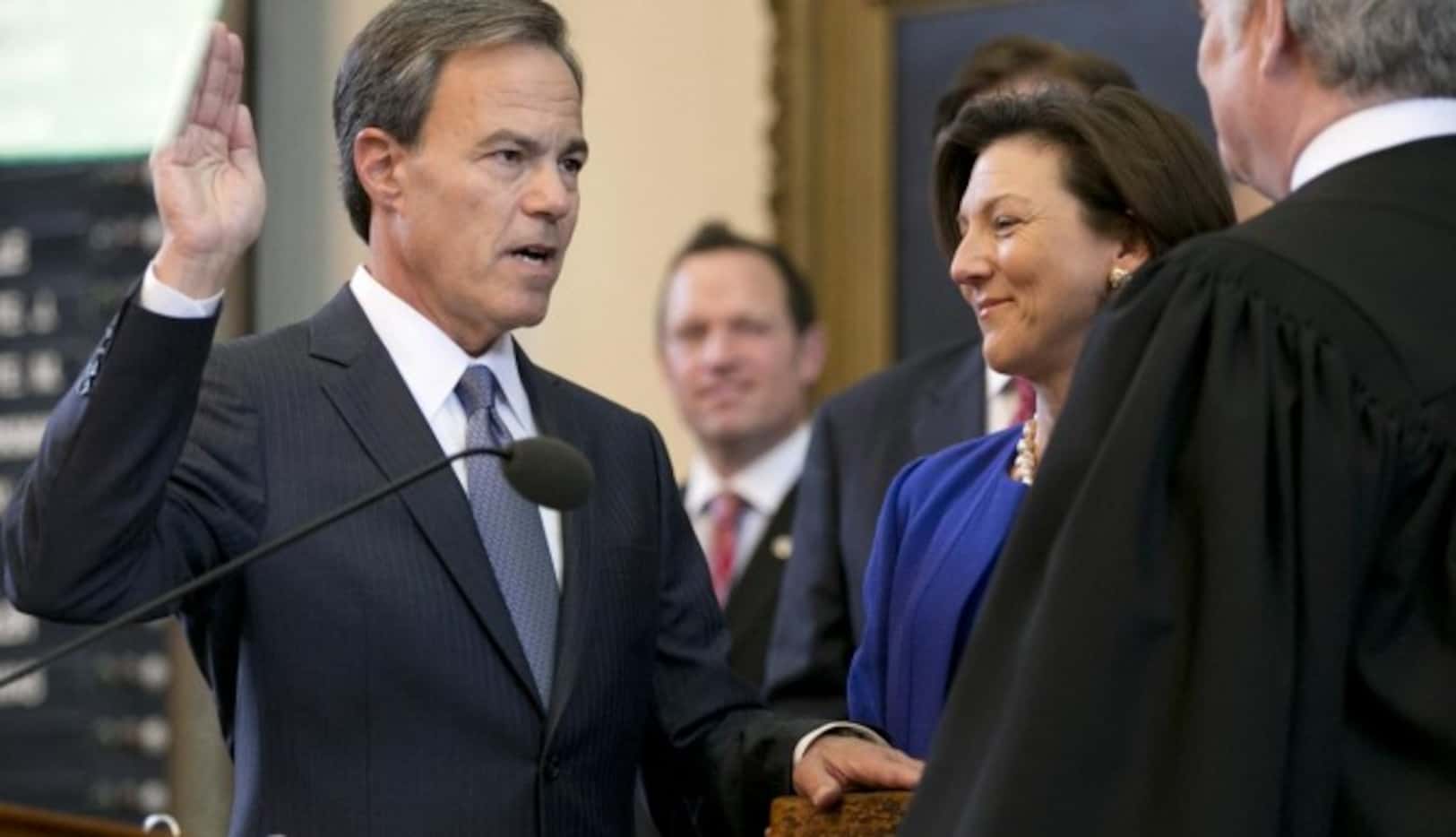 Joe Straus juramenta en la Cámara de Representantes de Texas. (AP/JAY JANNER)
