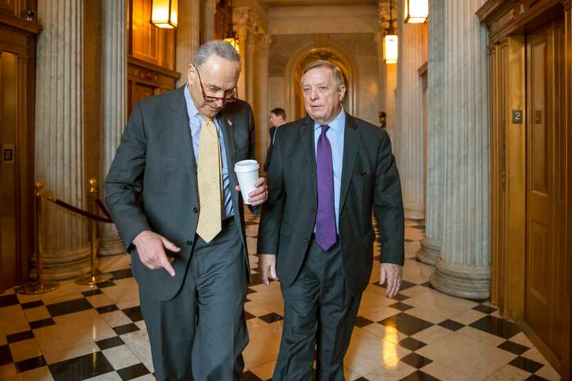 El senador Chuck Schumer junto al senador Dick Durbin./AP
