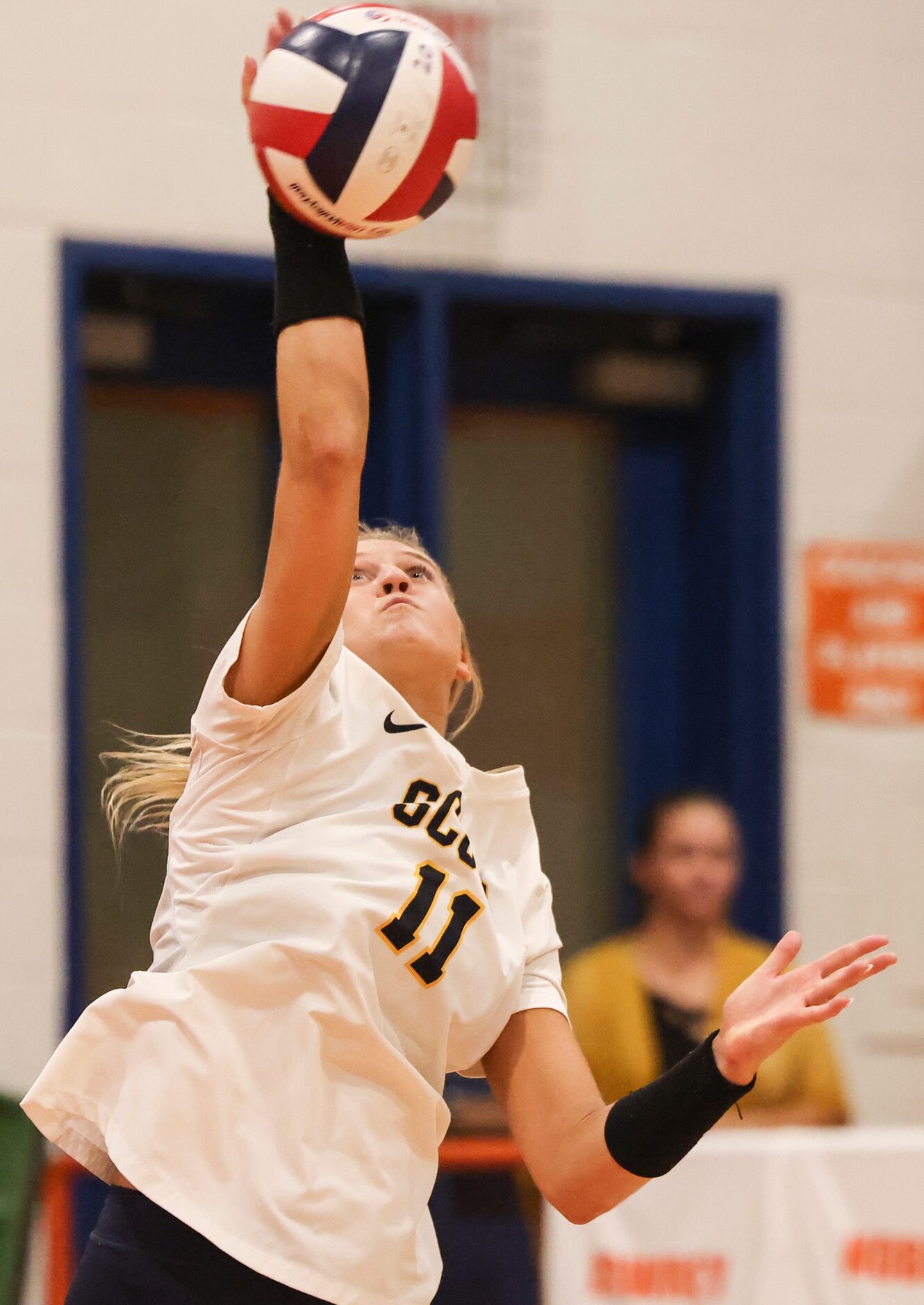 Highland Park High School’s Sydney Breon serves the ball during the volleyball game between...