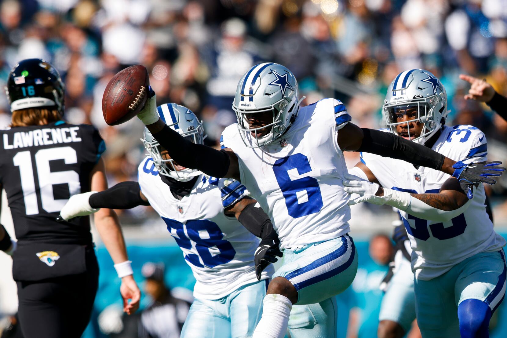 Cowboys nearing playoff berth, tackle Jags today