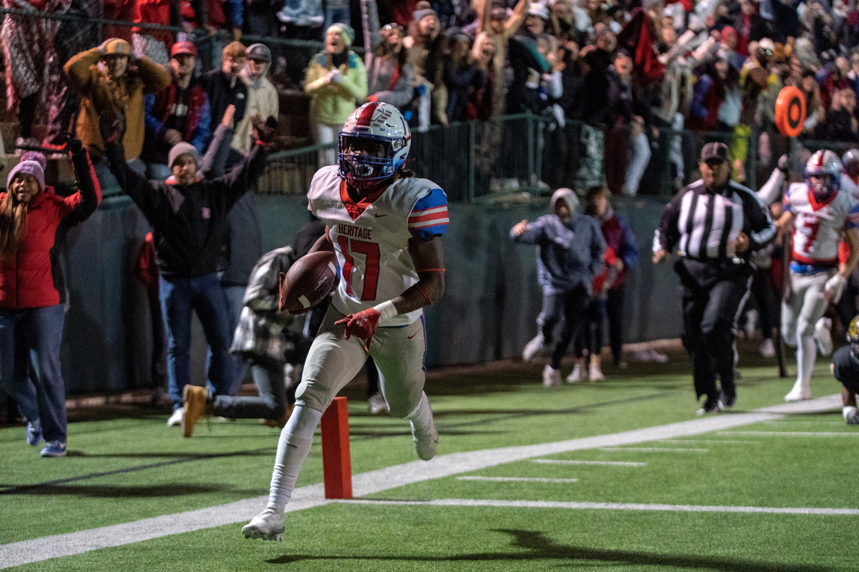 Midlothian Heritage senior running back Mason O’Neal (17) scores the go-ahead touchdown...