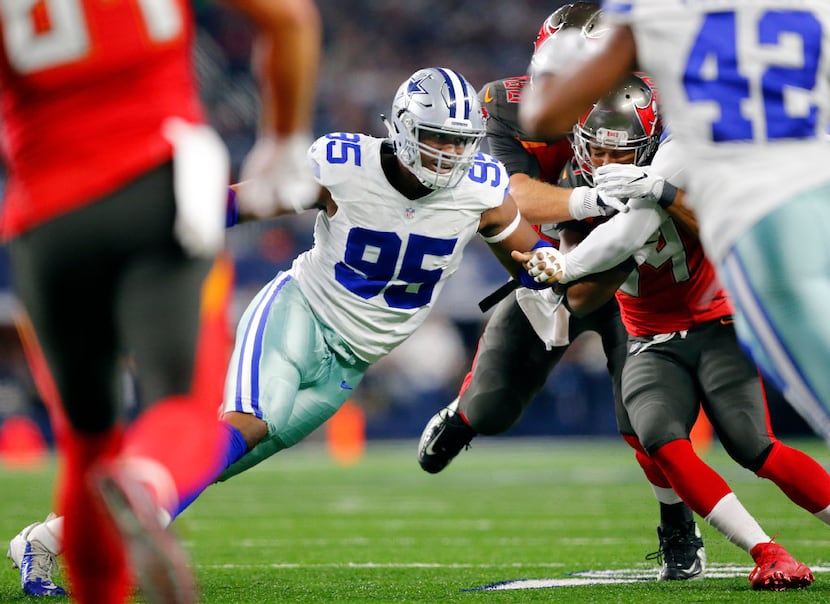 Dallas Cowboys defensive tackle David Irving (95) rushes around the end against the Tampa...