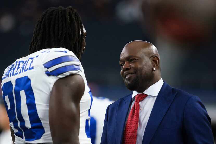 Dallas Cowboys defensive end Demarcus Lawrence (90) chats with Emmitt Smith as the teams...