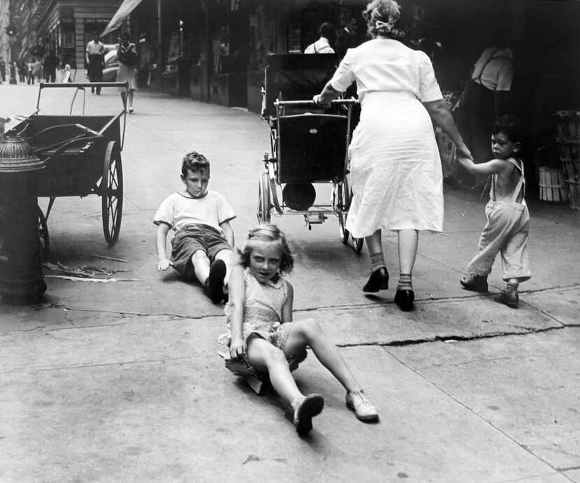  Johh Albok, New York Scene (Sidewalk Race), 1945