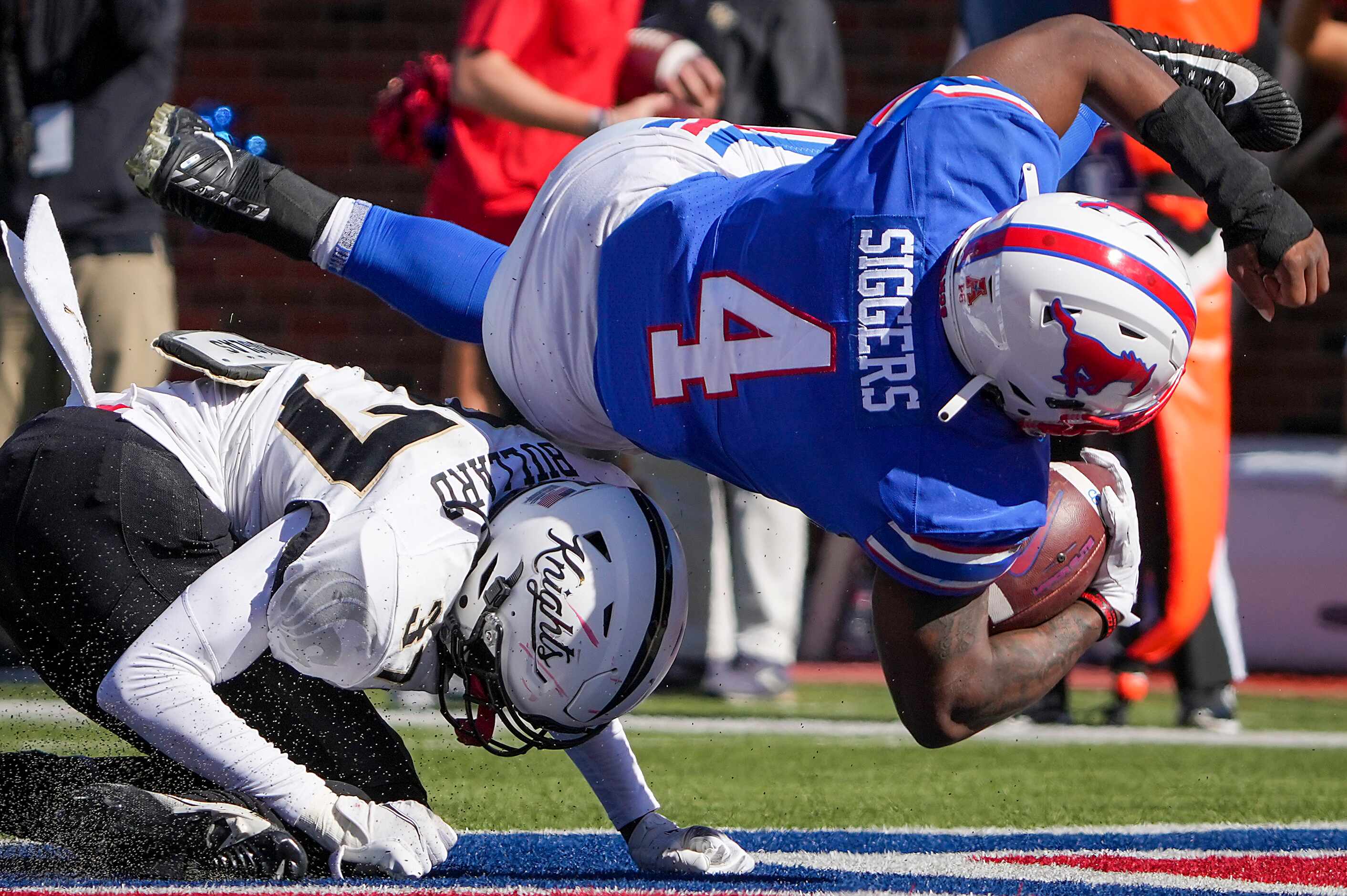 SMU running back Tre Siggers (4) scores on a 16-yard touchdown run past UCF defensive back...