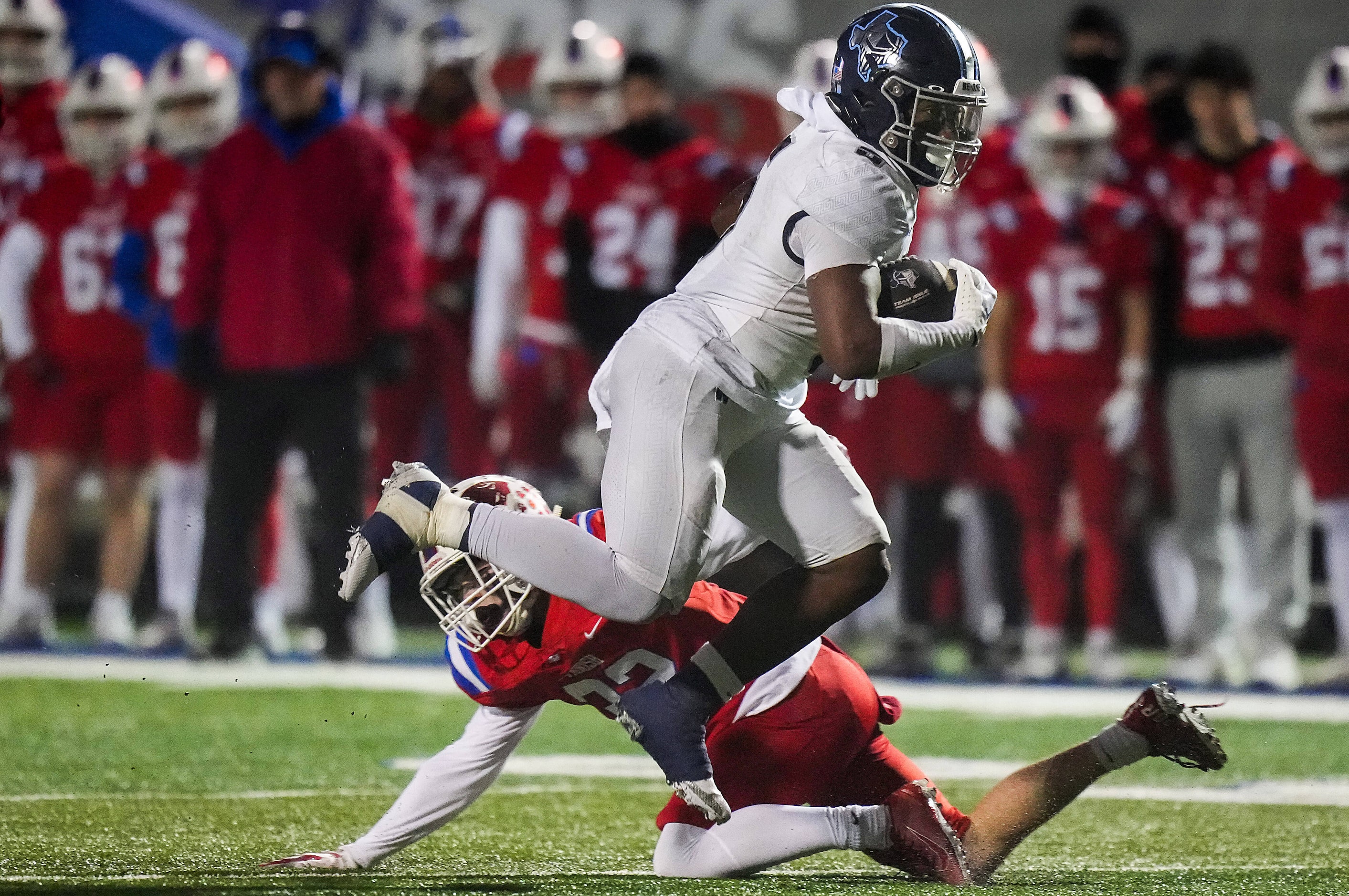 Argyle Liberty Christian running back Chase Garnett (5) gets past Parish Episcopal defensive...