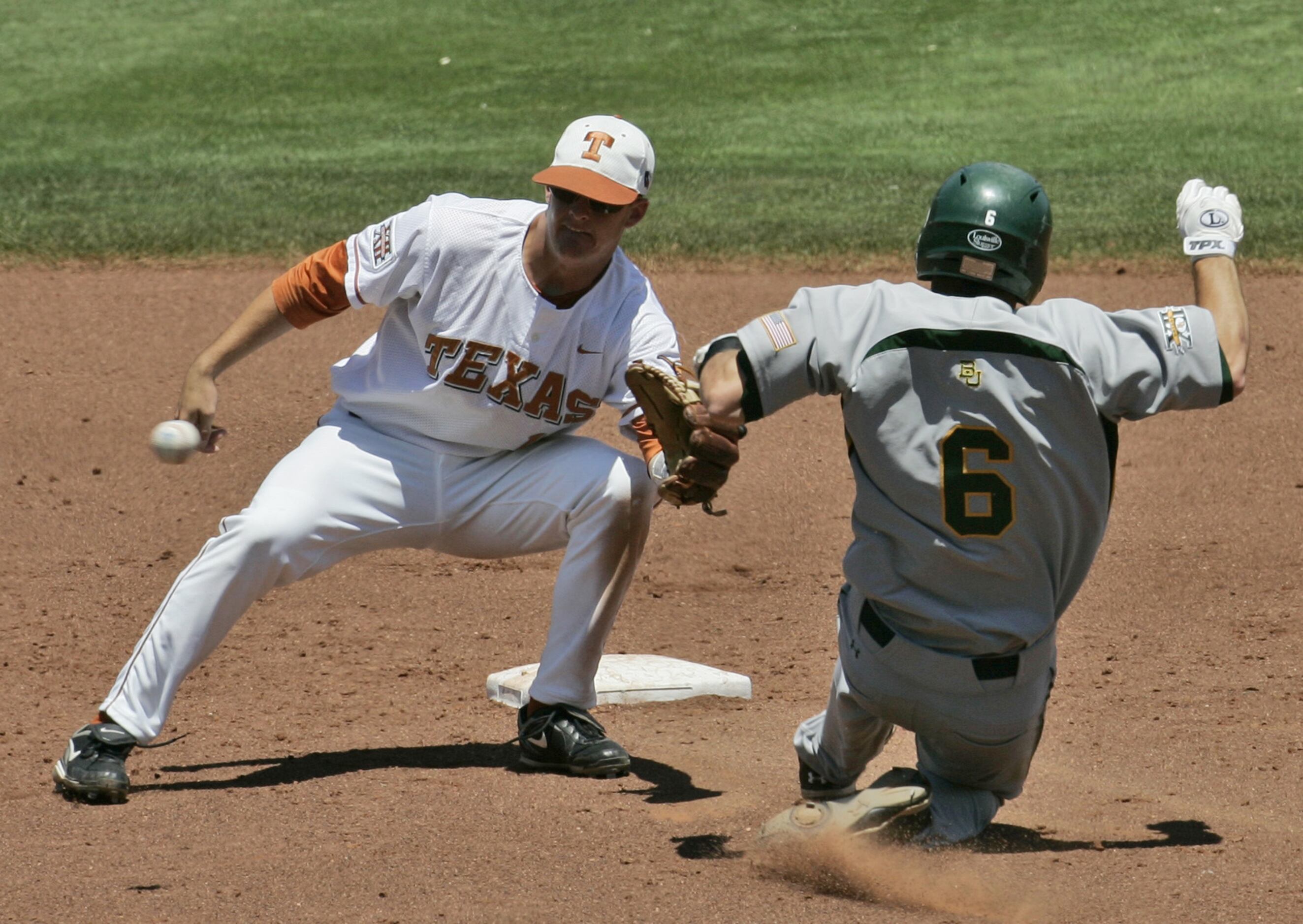 Lowe Early At-Bat Sets 'Tone' for ALDS Win, DFW Pro Sports