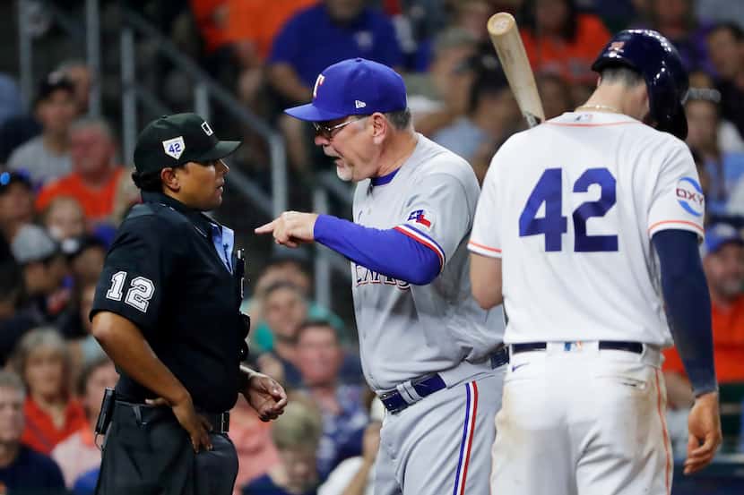 Texas Rangers manager Bruce Bochy, center, argues with home plate umpire Erich Bacchus (12)...