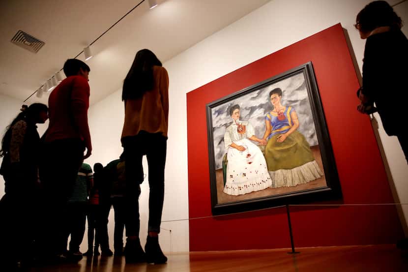 El cuadro "Las Dos Fridas", de Frida Kahlo, en la exhibición "Mexico 1900-1950: Diego...