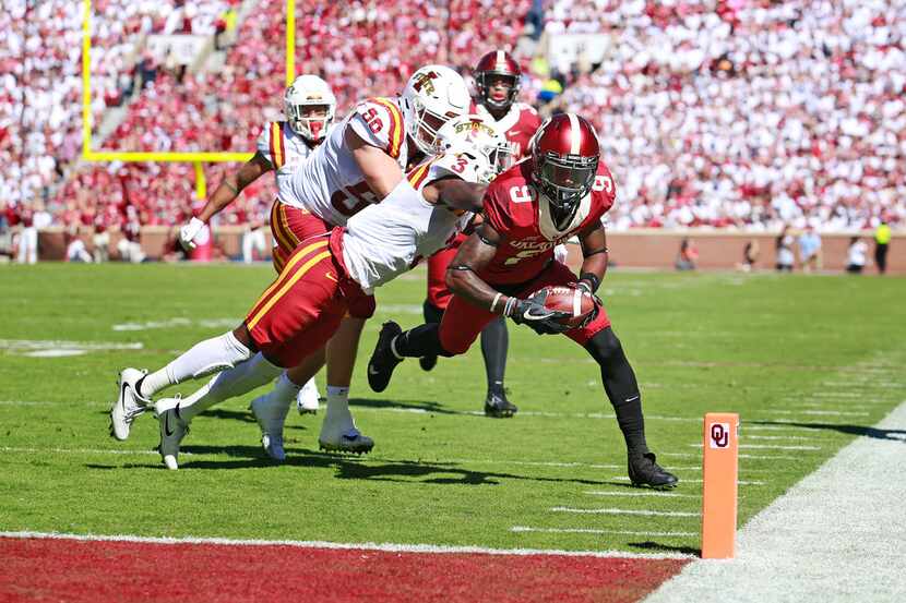 NORMAN, OK - OCTOBER 07:  Wide receiver CeeDee Lamb #9 of the Oklahoma Sooners reaches for a...