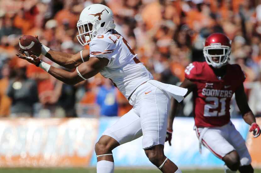 Texas Longhorns wide receiver Collin Johnson (9) attempts to gain control of the ball in the...