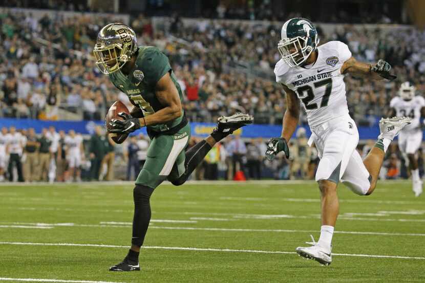 Baylor wide receiver KD Cannon (9) hauls in a touchdown pass over Michigan State safety...