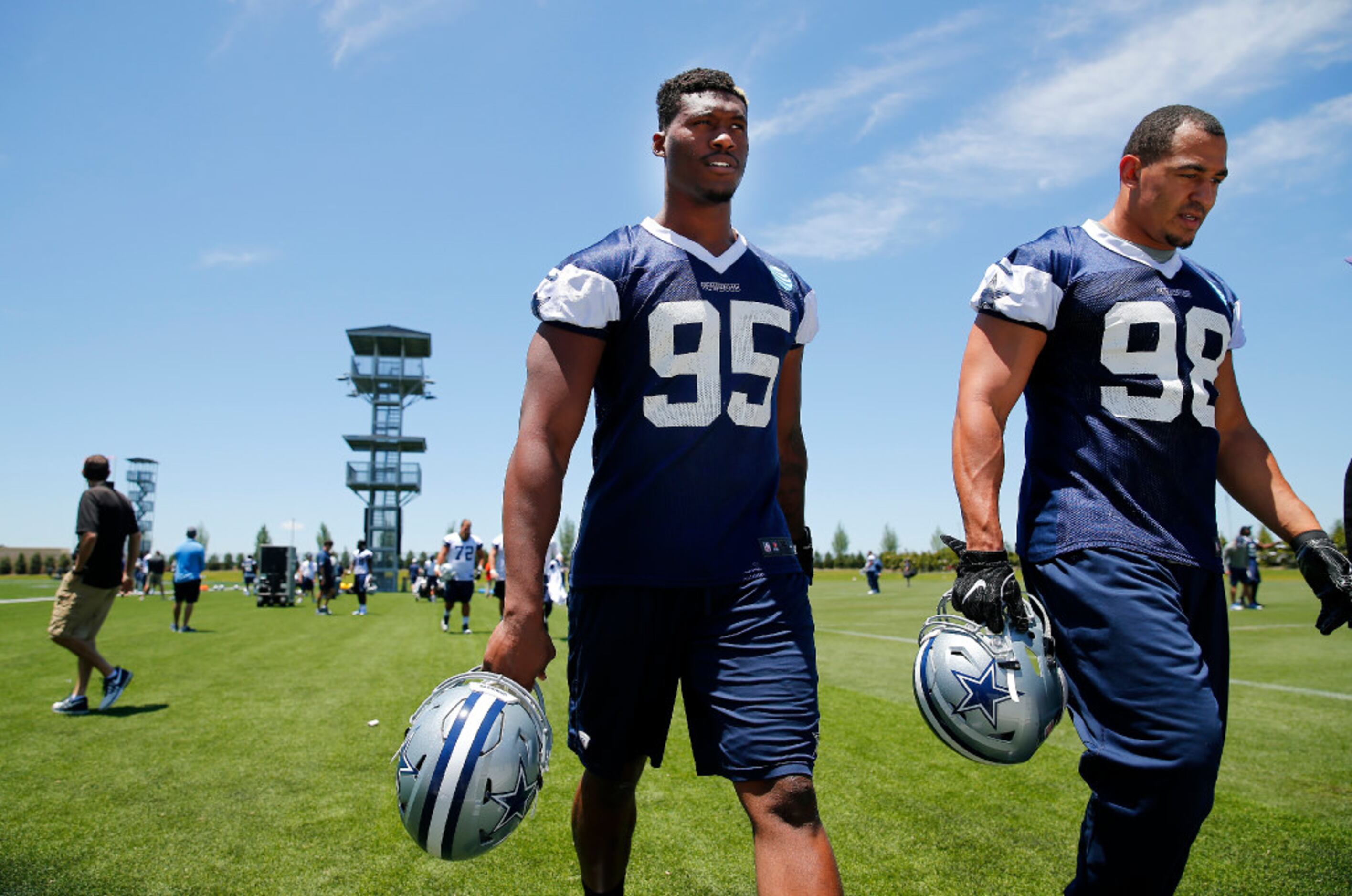 Cowboys tie game, lose Rolando McClain to locker room with head injury -  NBC Sports