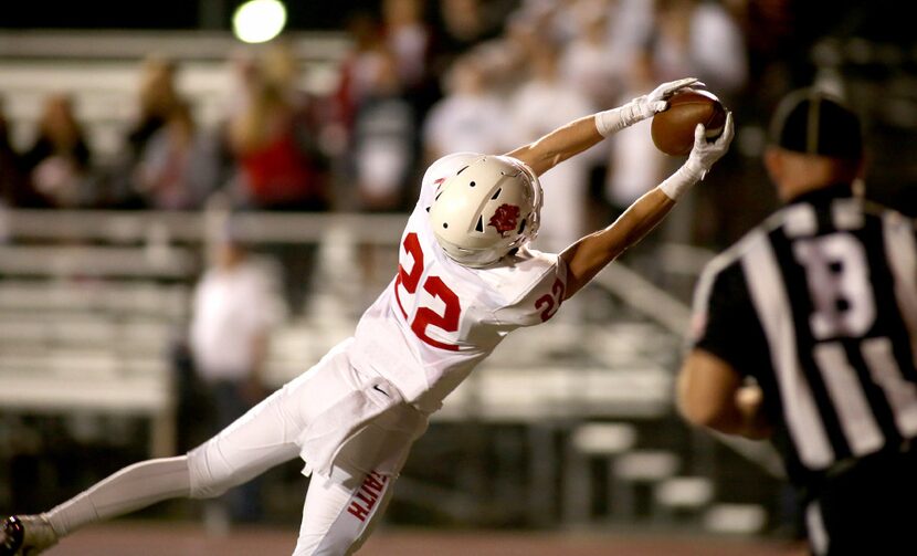 Grapevine Faithâs Jake Mitchell,  22, pulls in a touchdown catch against Fort Worth...