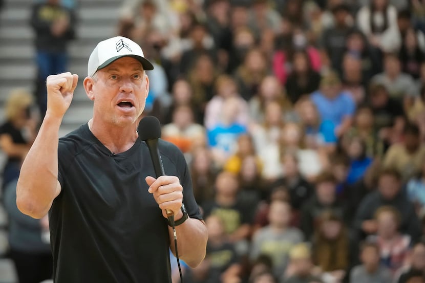 Troy Aikman addresses students during a pep rally at Henryetta High School on Friday, Oct....