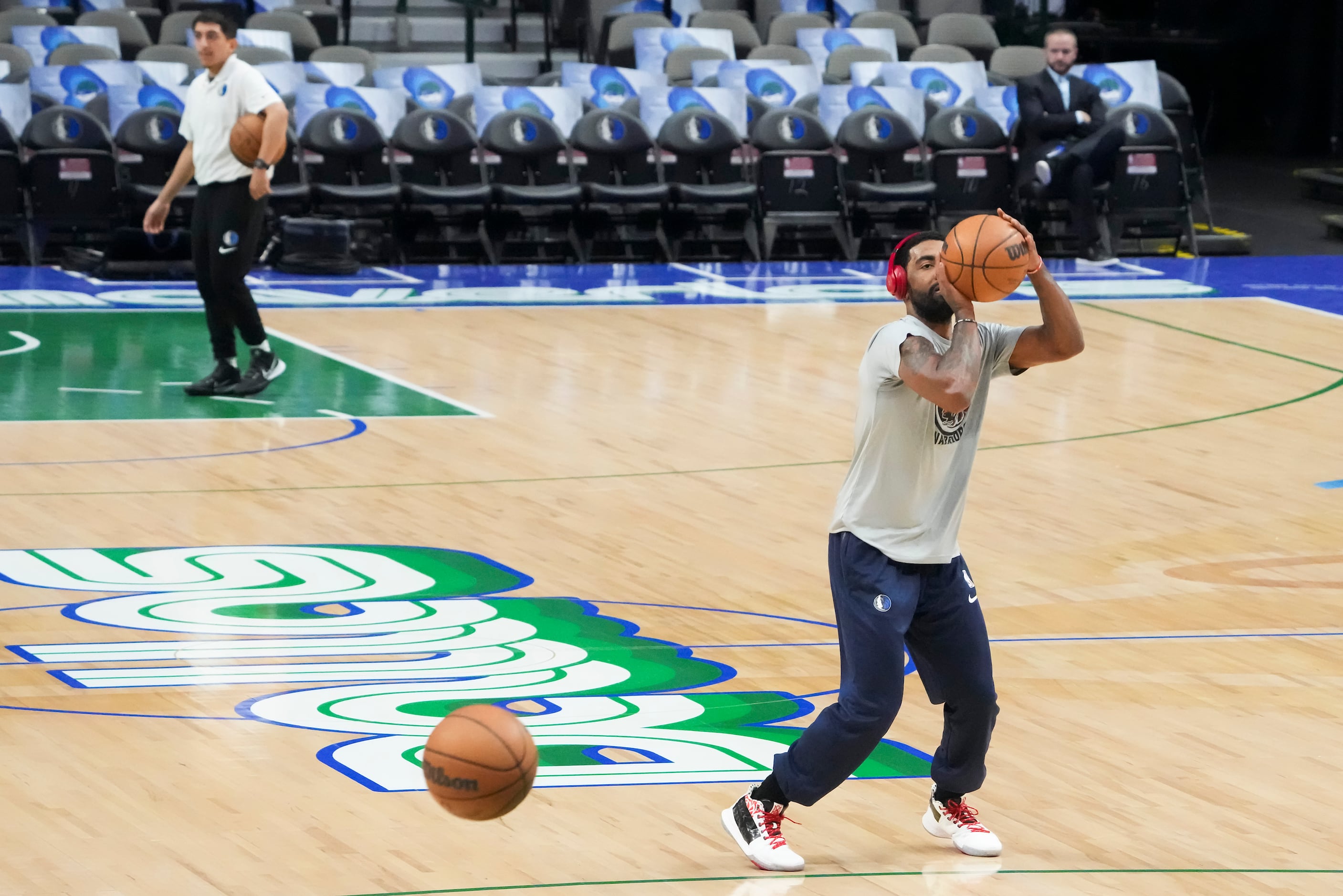 Travis Scott, Reggie Jackson, Luka Doncic turn out for Rangers-Astros game 4