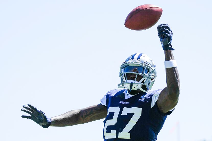 Dallas Cowboys safety Jayron Kearse (27) reaches for a ball during a training camp practice...
