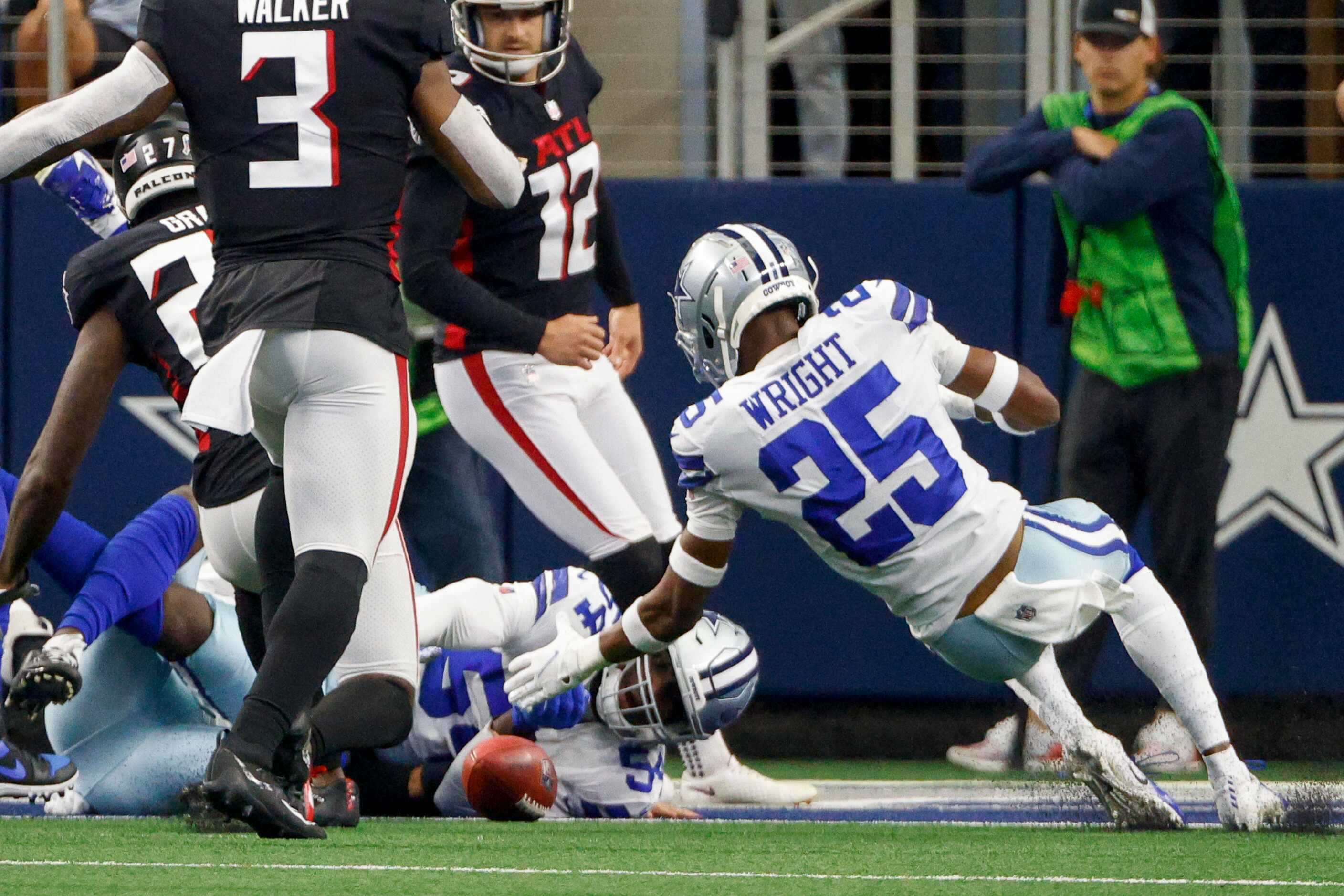 Dallas Cowboys cornerback Nahshon Wright (25) slides to the ground to recover a blocked punt...