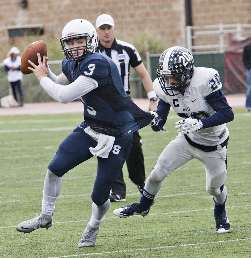 Episcopal School of Dallas player Jack Colonnetta (20) tries to get ahold of Fort Worth...