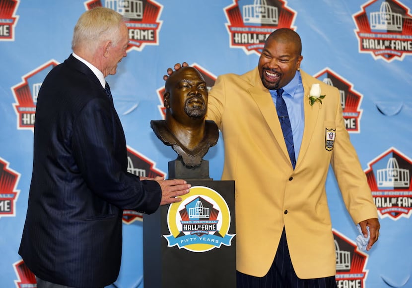 Dallas Cowboys tackle/guard Larry Allen, right, rubs his bust head after being inducted into...