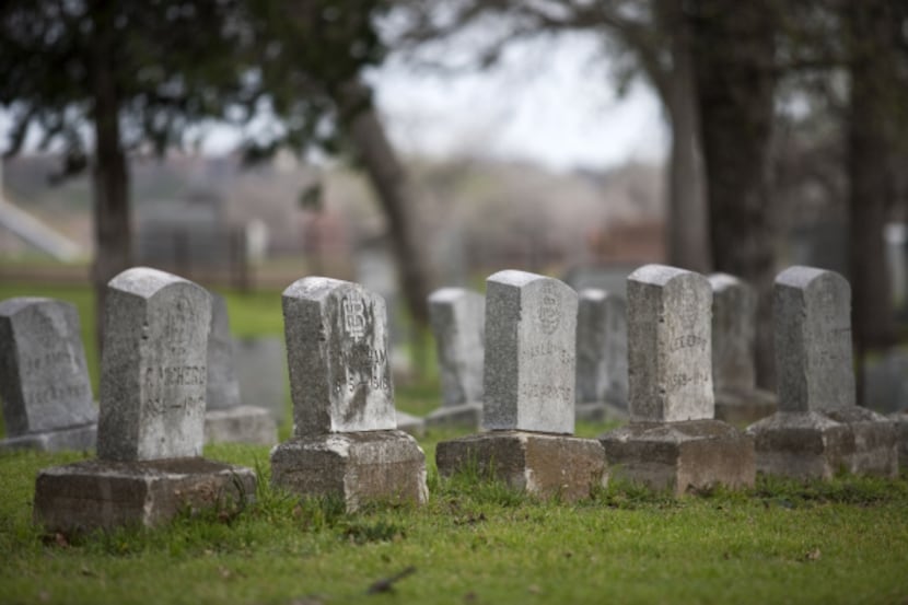 Texas pair accused in funeral scam, bodies improperly handled, officials say
