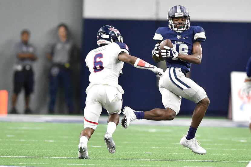FILE - Frisco Lone Star sophomore wide receiver Marvin Mims (18) catches a pass from Frisco...