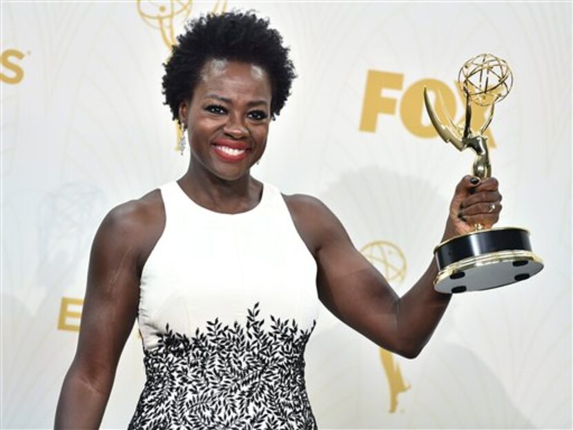 En esta foto del 20 de septiembre del 2015, Viola Davis posa en Los Angeles tras ganar el...