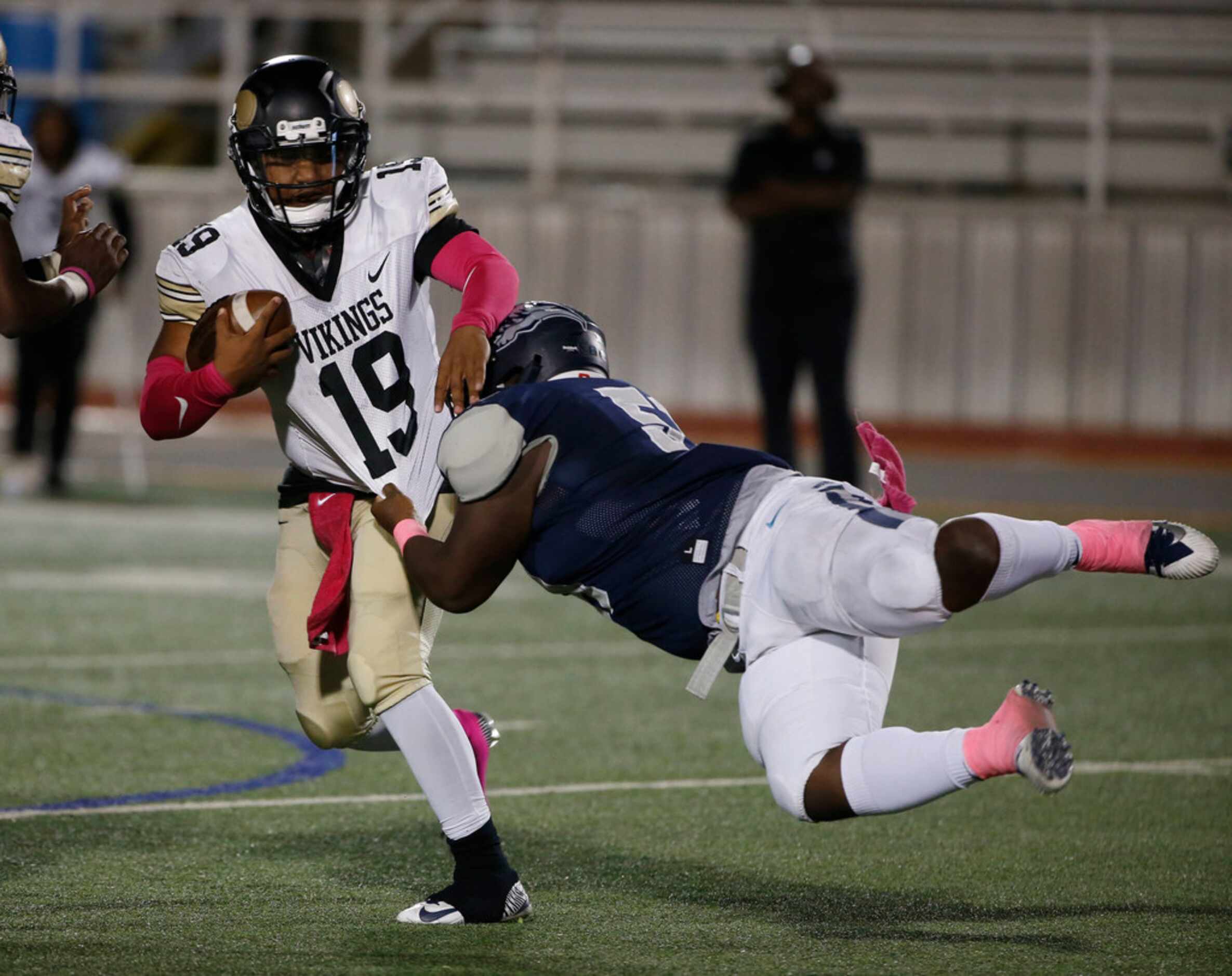 Ranchview's Tony Reader (51) tackles Pinkston's Kendrick Cardell (19) during the first half...