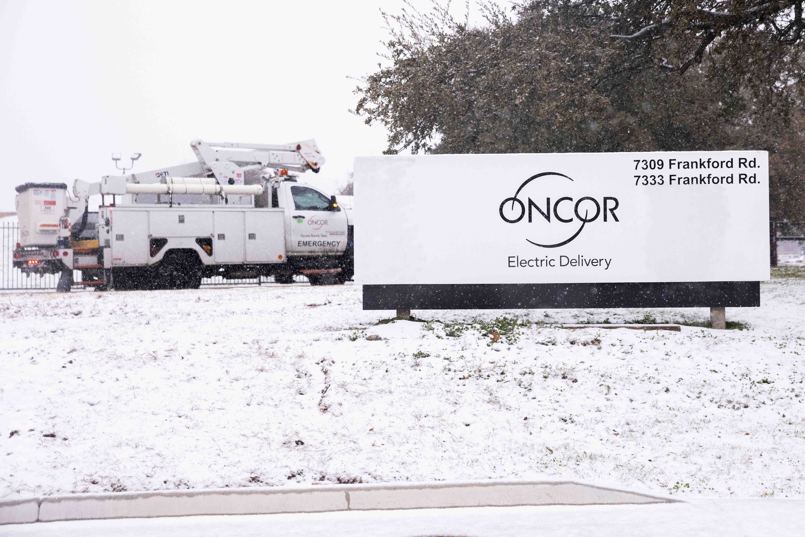 An Oncor emergency truck pulls into the Oncor Electric Delivery center in Dallas on...