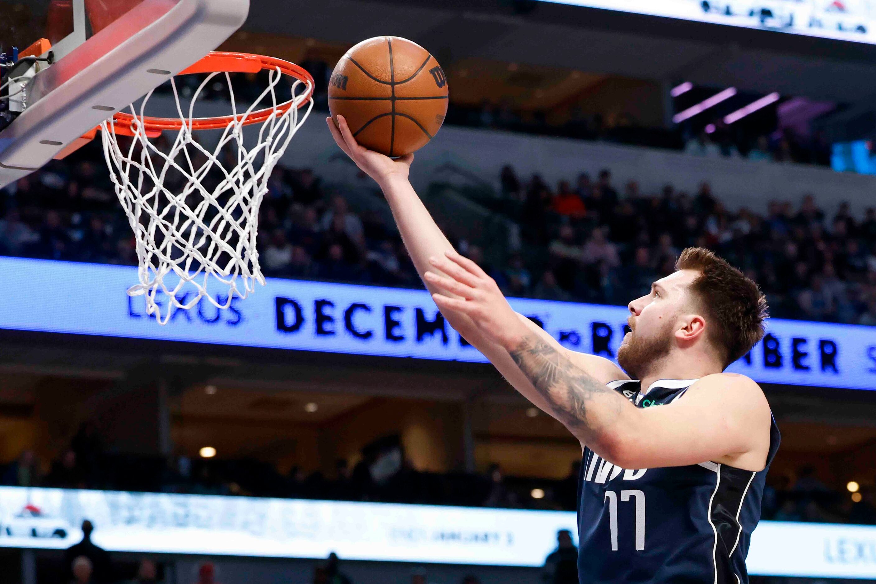 Dallas Mavericks guard Luka Doncic (77) drives to the basket during the first half of an NBA...